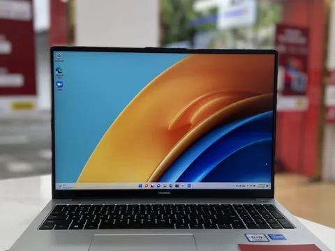 Laptop giảm giá "sốc" gần 5 triệu, tân sinh viên hưởng nhiều ưu đãi kép mùa tựu trường