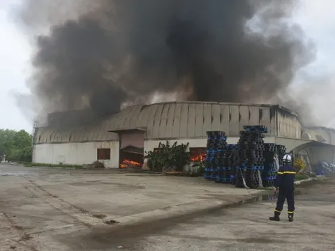 Hiện trường vụ cháy nhà xưởng tại khu công nghiệp Quang Minh