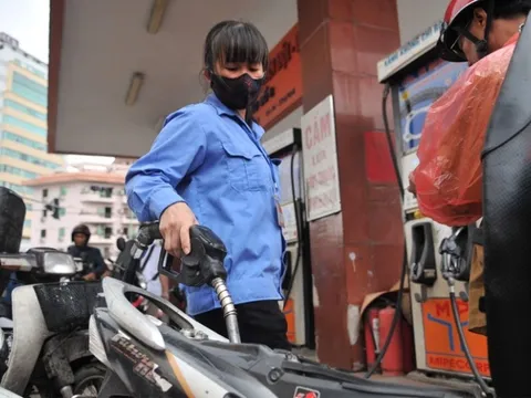 Giảm 10% thuế nhập khẩu ưu đãi với xăng