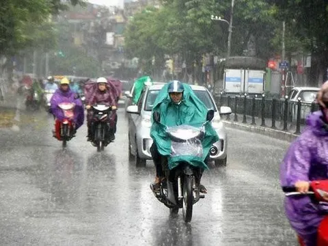 Miền Bắc, miền Nam đón mưa dông dài ngày