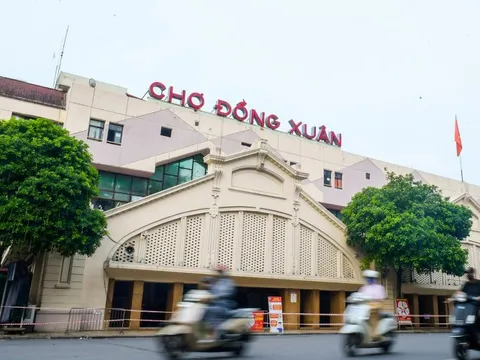 Sở hữu mặt bằng đắc địa nhất phố cổ, Chợ Đồng Xuân làm ăn ra sao?