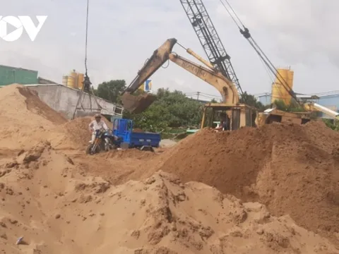 Giá cát xây dựng ở mức cao, khan hiếm