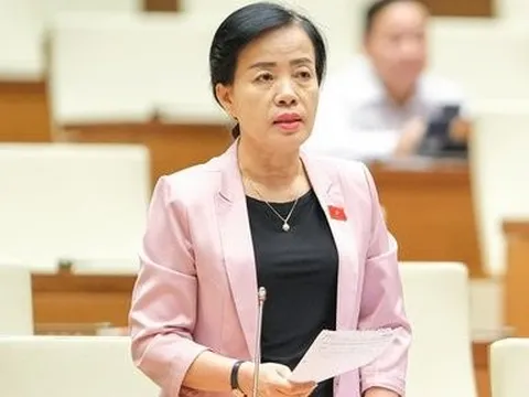 ĐBQH: “Bộ trưởng có trách nhiệm đến đâu khi văn hóa xuống cấp?”