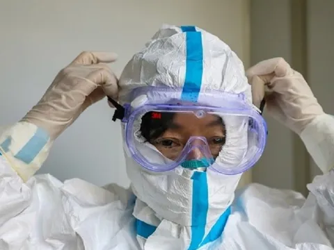 Lương nhân viên y tế, giáo dục thấp, cải cách theo hướng nào?