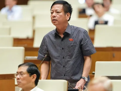 Đại biểu tranh luận với Bộ trưởng Tô Lâm về việc thu sổ hộ khẩu giấy