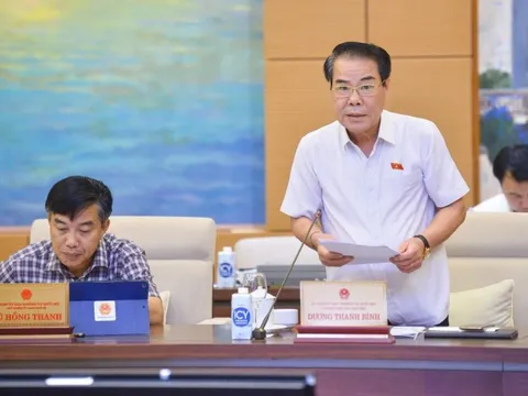 Lo lắng số lượng lớn nhân viên y tế nghỉ việc khi dịch bệnh còn tiềm ẩn