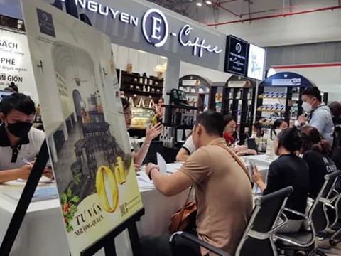 Chuỗi cà phê bùng nổ trở lại