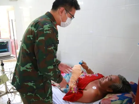 Khánh Hòa: Cấp cứu ngư dân bị tai nạn lao động trên biển