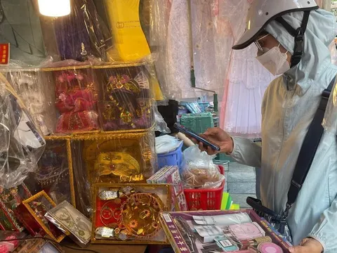 Cận ngày rằm tháng 7, "thủ phủ" Hàng Mã trầm lắng