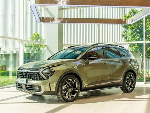 Kia Sportage lần đầu bán chạy nhất phân khúc, vượt Mazda CX-5 và Hyundai Tucson