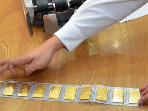 Giá vàng hôm nay 9-8: Tăng chớp nhoáng khi USD giảm giá