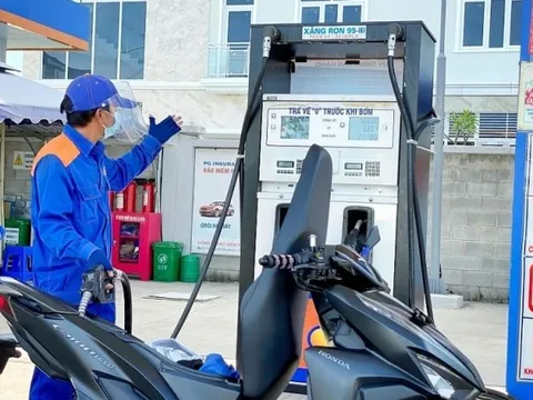 Giá xăng trong nước có cơ hội giảm lần thứ 6 liên tiếp?