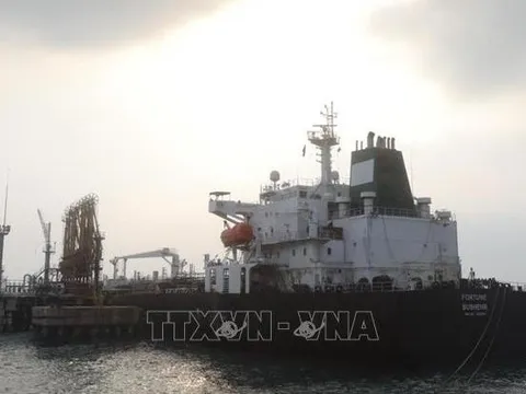 Venezuela ngừng vận chuyển dầu thô sang châu Âu