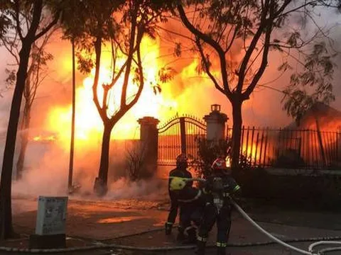 Hà Nội: Cháy lớn lúc rạng sáng tại căn biệt thự ở quận Hoàng Mai