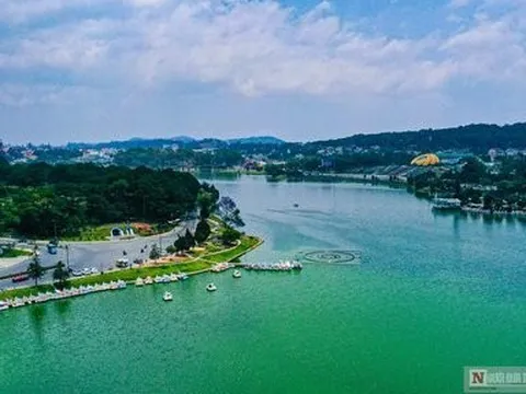 Yêu cầu di dời phương tiện vi phạm hành lang bảo vệ hồ Xuân Hương