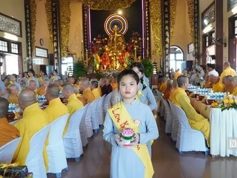 Bình Thuận: Hàng ngàn phật tử xúc động trước Lễ Vu lan báo hiếu