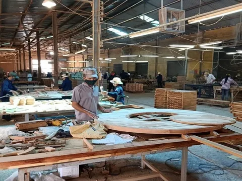 Xuất khẩu gỗ gặp khó tại thị trường Mỹ và EU