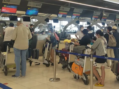 Hành khách có thể làm thủ tục trực tuyến tại sân bay Phú Bài