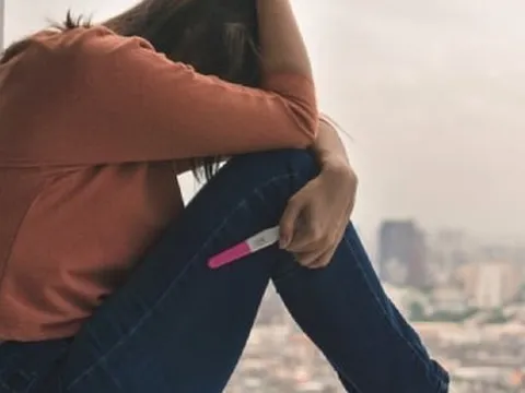 Quan hệ tình dục sớm, trên 10% nữ giới chưa kết hôn có thai ngoài ý muốn