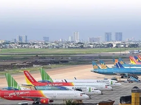 Giá vé máy bay dịp nghỉ lễ 2/9 tăng hàng triệu đồng, hành khách phân vân chọn tour