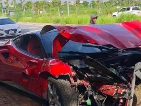 Gần 1 tháng sau khi húc đổ cây ở Hà Nội, siêu xe Ferrari 488 vẫn chưa được sửa