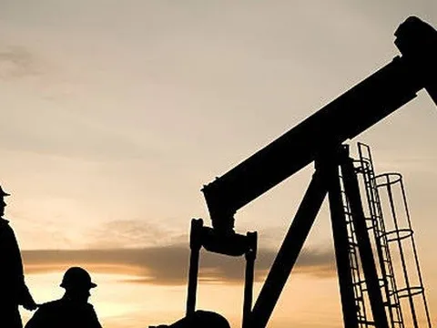 Giá dầu trượt dốc