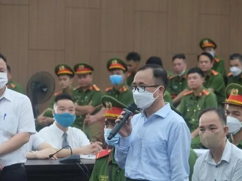 Bị truy hỏi, cựu Bí thư Trần Văn Nam quay sang nói với thuộc cấp 'phải dũng cảm, làm sai thì nhận'