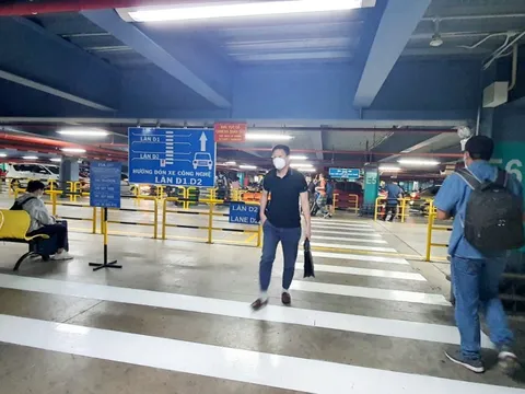 Taxi, xe công nghệ “hết đường” chèo kéo, làm giá ở sân bay Tân Sơn Nhất