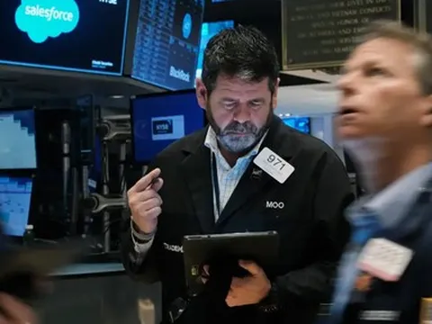 Chứng khoán Mỹ khởi sắc, giá cổ phiếu Disney tăng mạnh