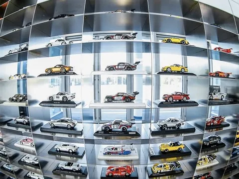 9 năm sưu tầm gần 1.000 mô hình siêu xe của nhân viên hãng Porsche