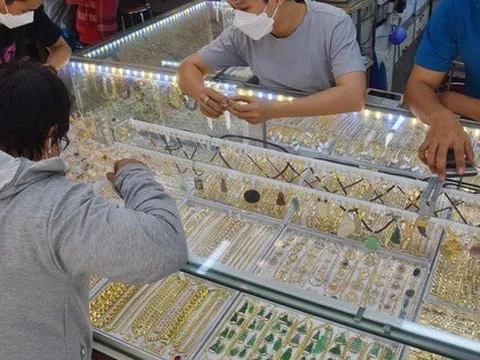 Giá vàng hôm nay 19-8: Giảm phiên giao dịch thứ 4 liên tiếp