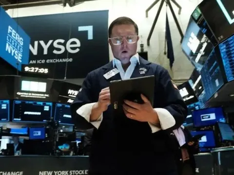 Dow Jones giảm hơn 600 điểm trước khủng hoảng năng lượng ở Châu Âu