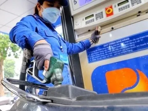 Giá xăng giữ nguyên, giá dầu tăng