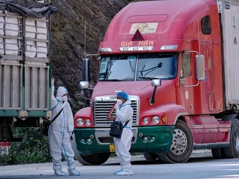 Vì sao phí thông quan nông sản sang Trung Quốc tăng 12 lần?