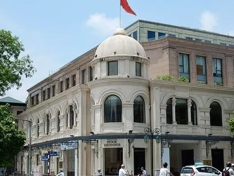 Sở Giao dịch Chứng khoán Việt Nam nửa năm lãi nghìn tỷ