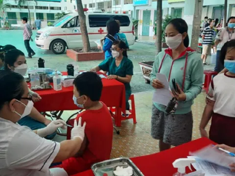 Tp.HCM triển khai xe tiêm vắc-xin phòng Covid-19 lưu động cho học sinh