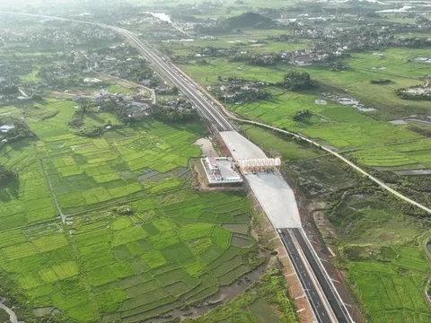 Bộ Giao thông Vận tải lên tiếng về việc đường cao tốc không có trạm dừng nghỉ