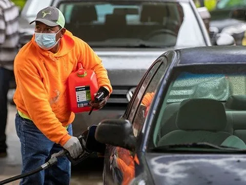 Giá xăng tại Mỹ giảm liên tục