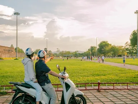 Phải nghỉ học vì sức khỏe yếu, 9X dành trọn tâm huyết làm tour xe máy trải nghiệm xứ Huế