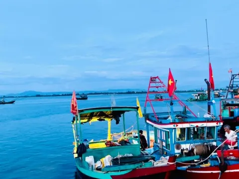 2 thuyền cá cùng 9 ngư dân gặp nạn trên vùng biển Hà Tĩnh