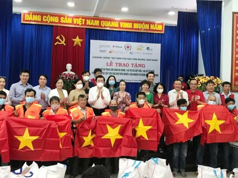 Cải thiện điều kiện lao động, tuyên truyền pháp luật cho ngư dân