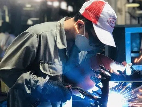 Doanh nghiệp tăng đãi ngộ để hút lao động