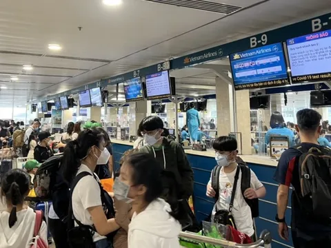 Bộ trưởng GTVT chỉ đạo khắc phục tình trạng chậm, hủy các chuyến bay, ùn ứ hành khách