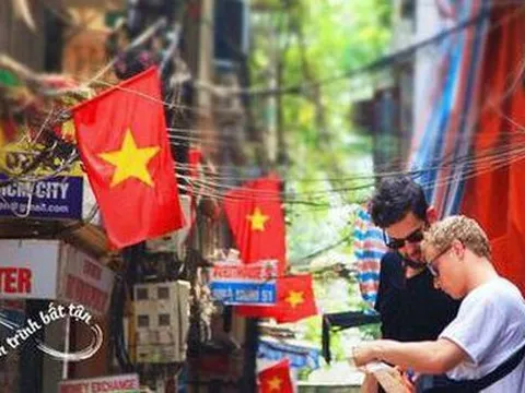 Khách Tây tiết lộ cách tận hưởng 48h ở Hà Nội: Việc đầu tiên là 'lạc' ở khu phố cổ