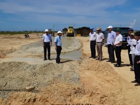 Huế: Thị sát bất ngờ dự án trăm tỷ, Chủ tịch tỉnh “chỉnh” ngay nhà thầu