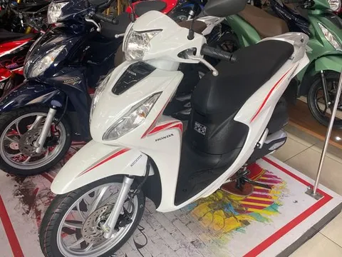 Xe máy tiếp tục giảm giá