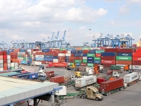 Logistics và "thế kẹt" hạ tầng