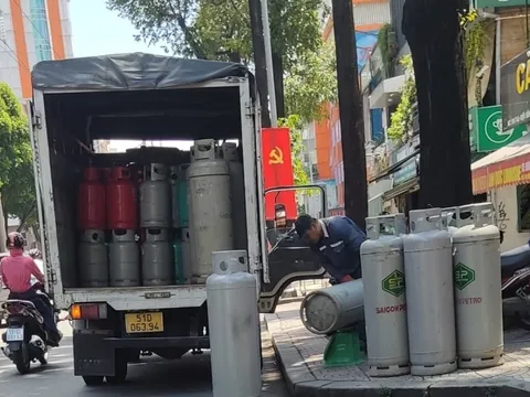 Giá gas giảm lần 5, thấp hơn mức đỉnh 92.000 đồng/bình 12 kg