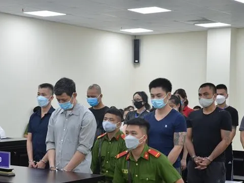 Nhóm bác sĩ, nhân viên y tế hầu tòa vì 'tiếp tay' cho bệnh nhân tâm thần mở phòng bay lắc