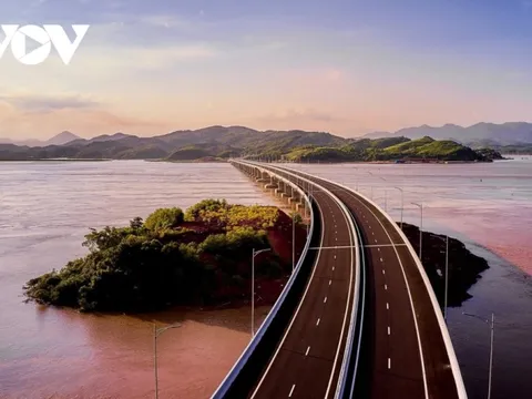 Cao tốc Vân Đồn - Móng Cái nhìn từ trên cao trước "giờ G"